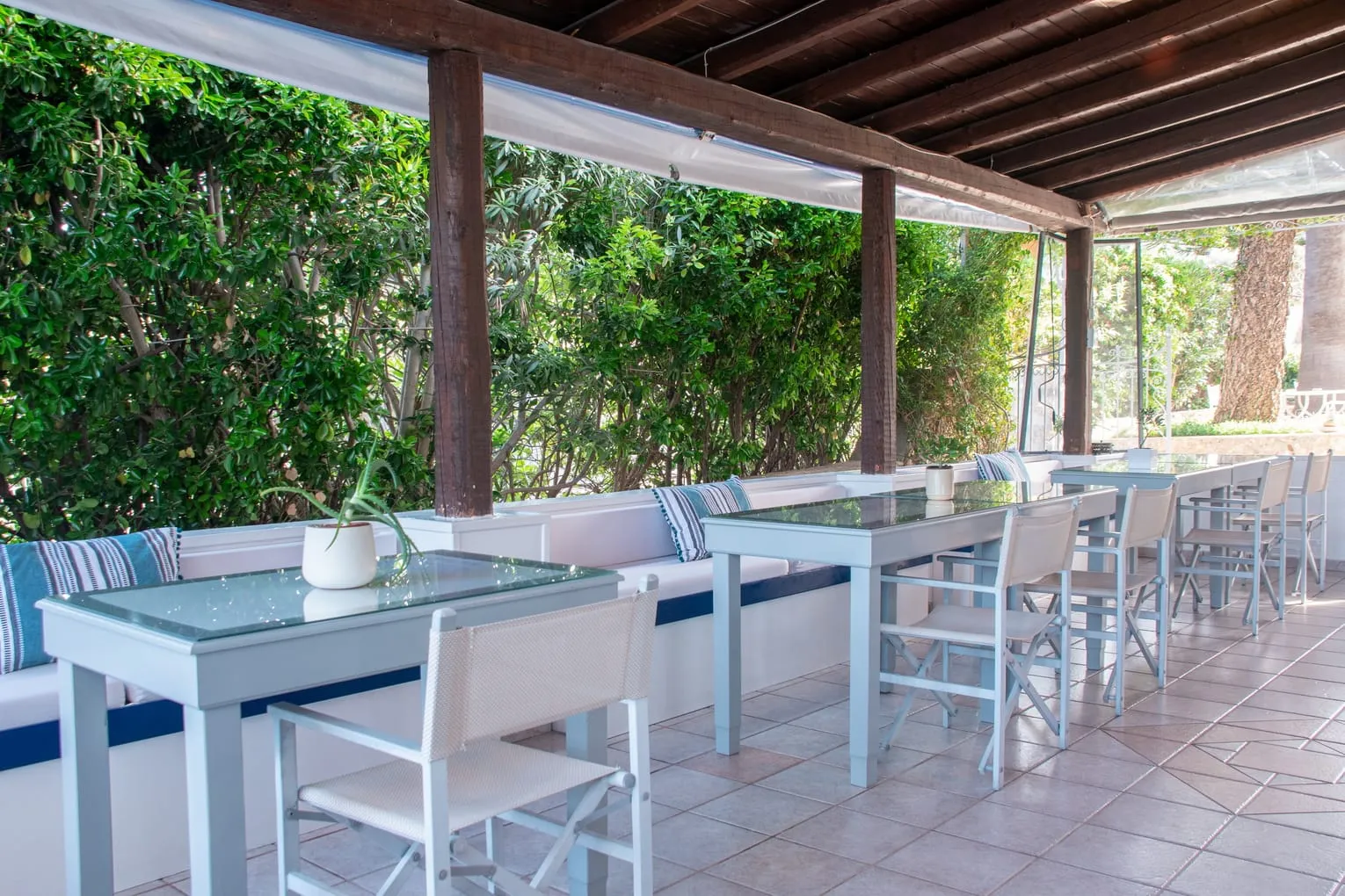 Breakfast dining room
