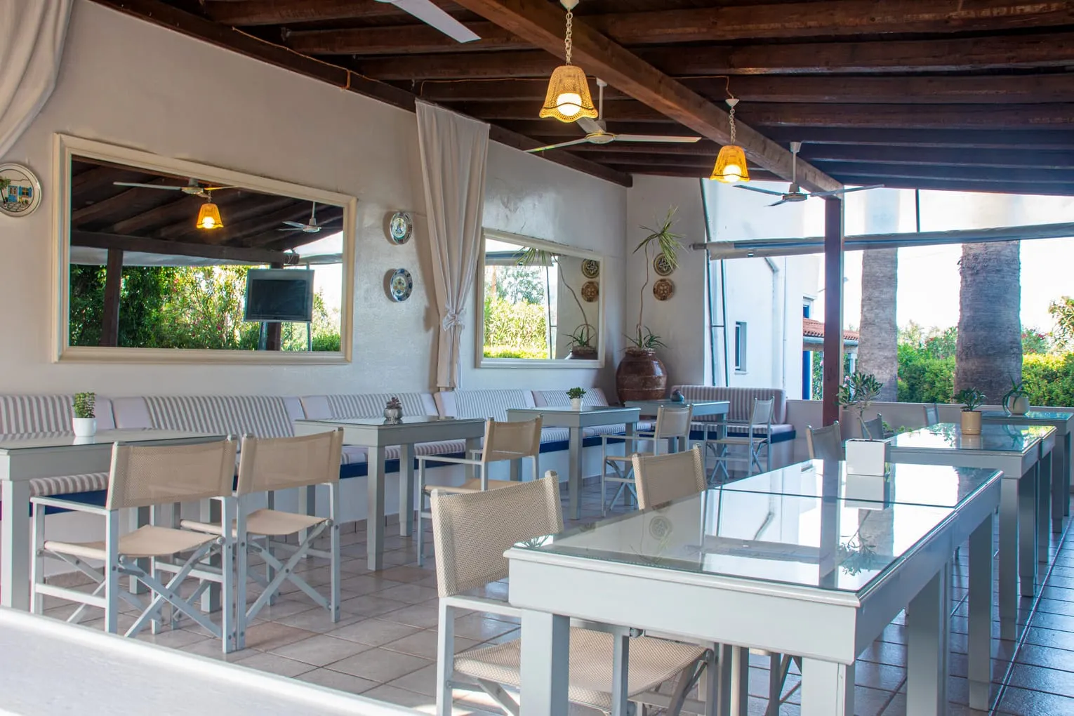 Breakfast dining room