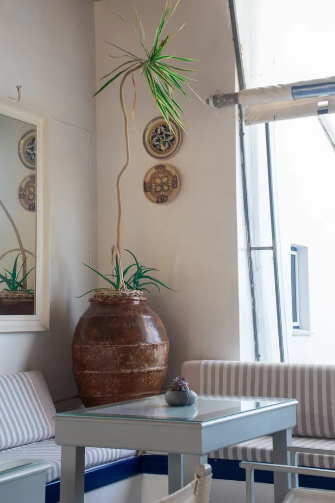 Breakfast dining room