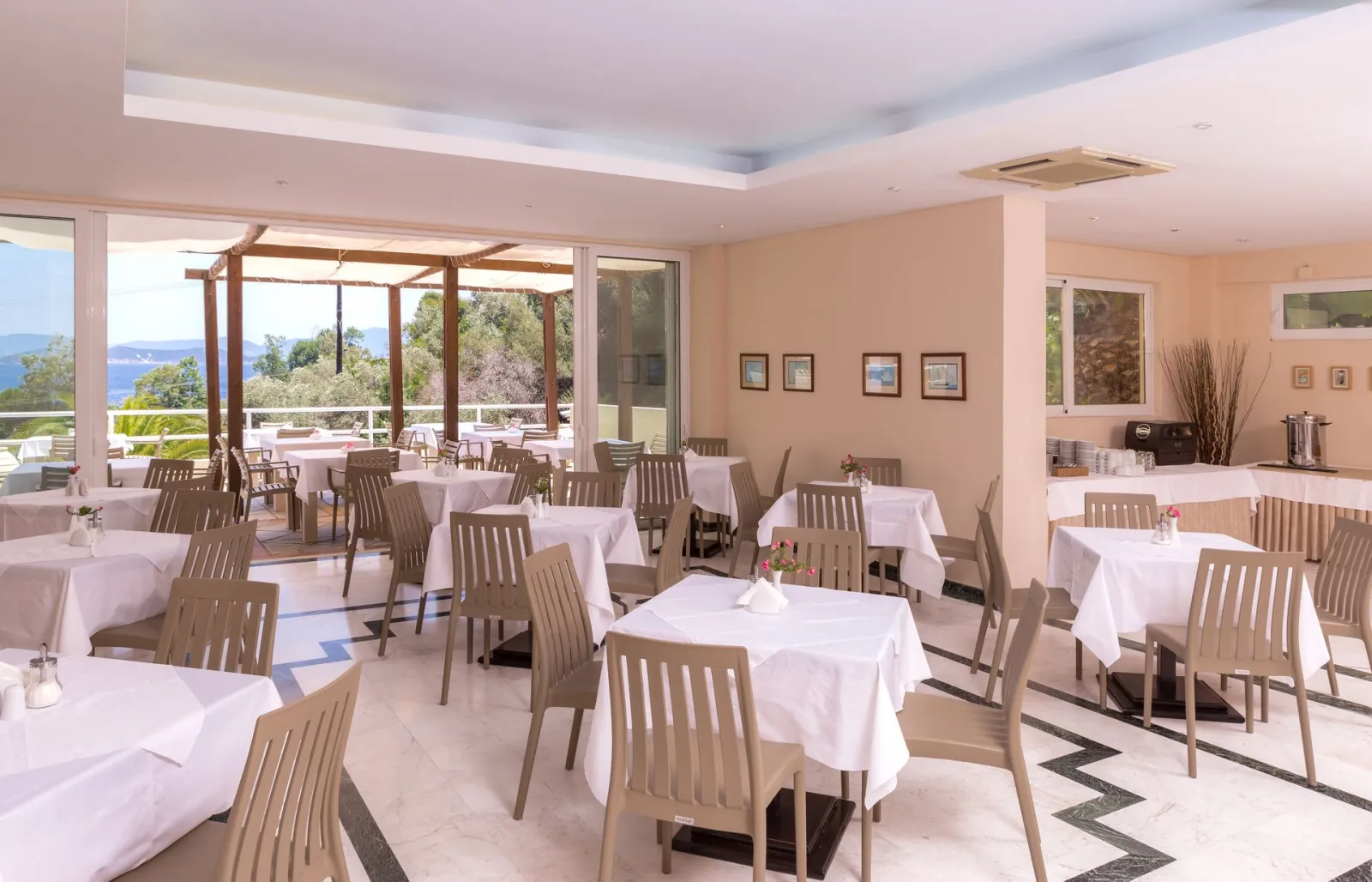 Breakfast room