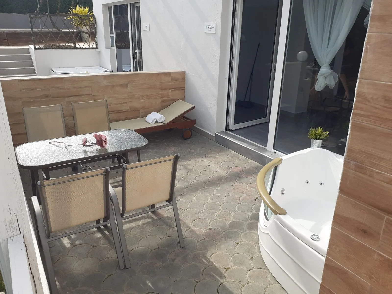 SUITE WITH JAKUZZI