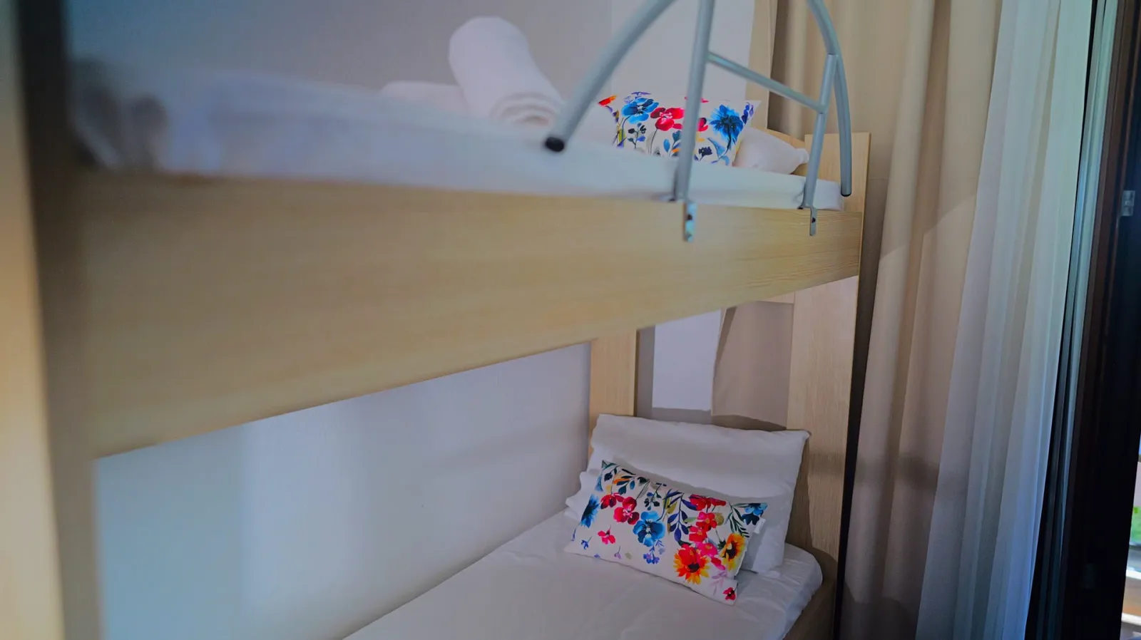 FOURB. BUNK BEDF
