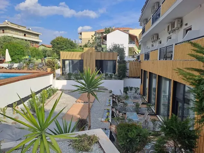 POOL SIDE CABANAS AND GARDE STUDIOS