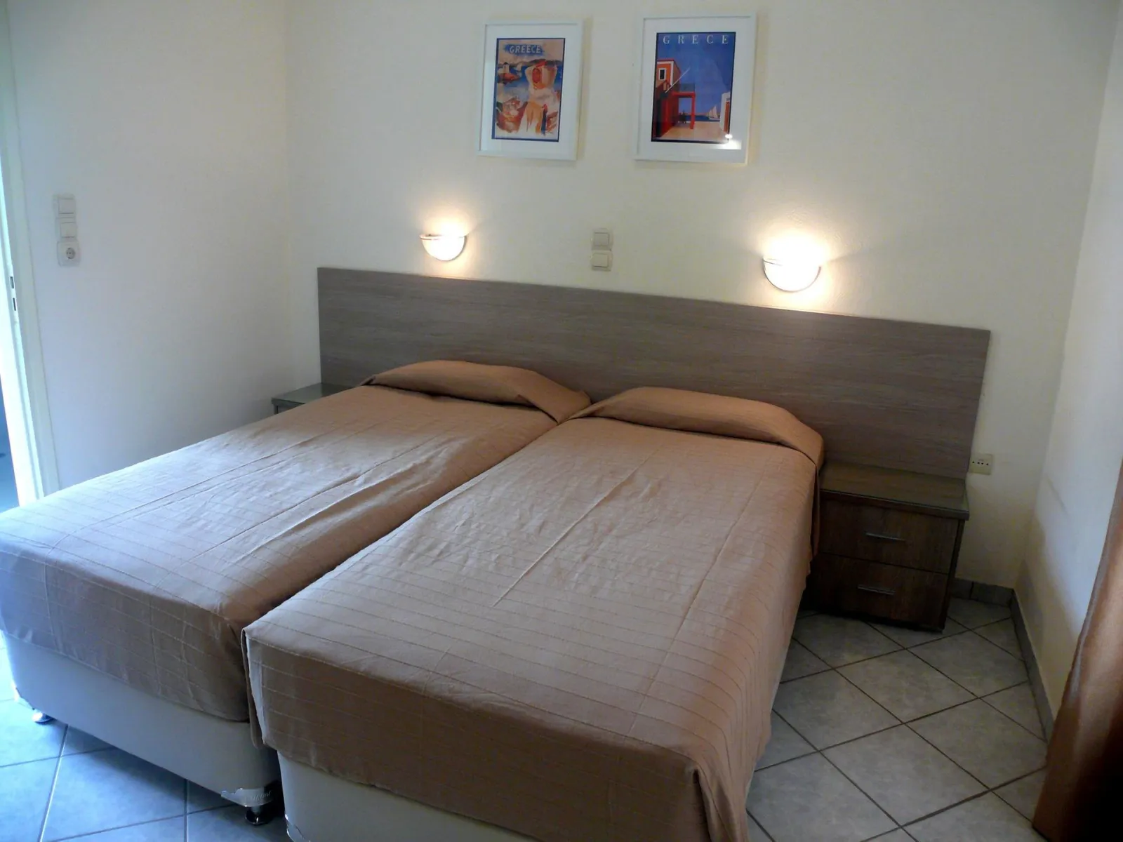 Karyatides Hotel Aegina