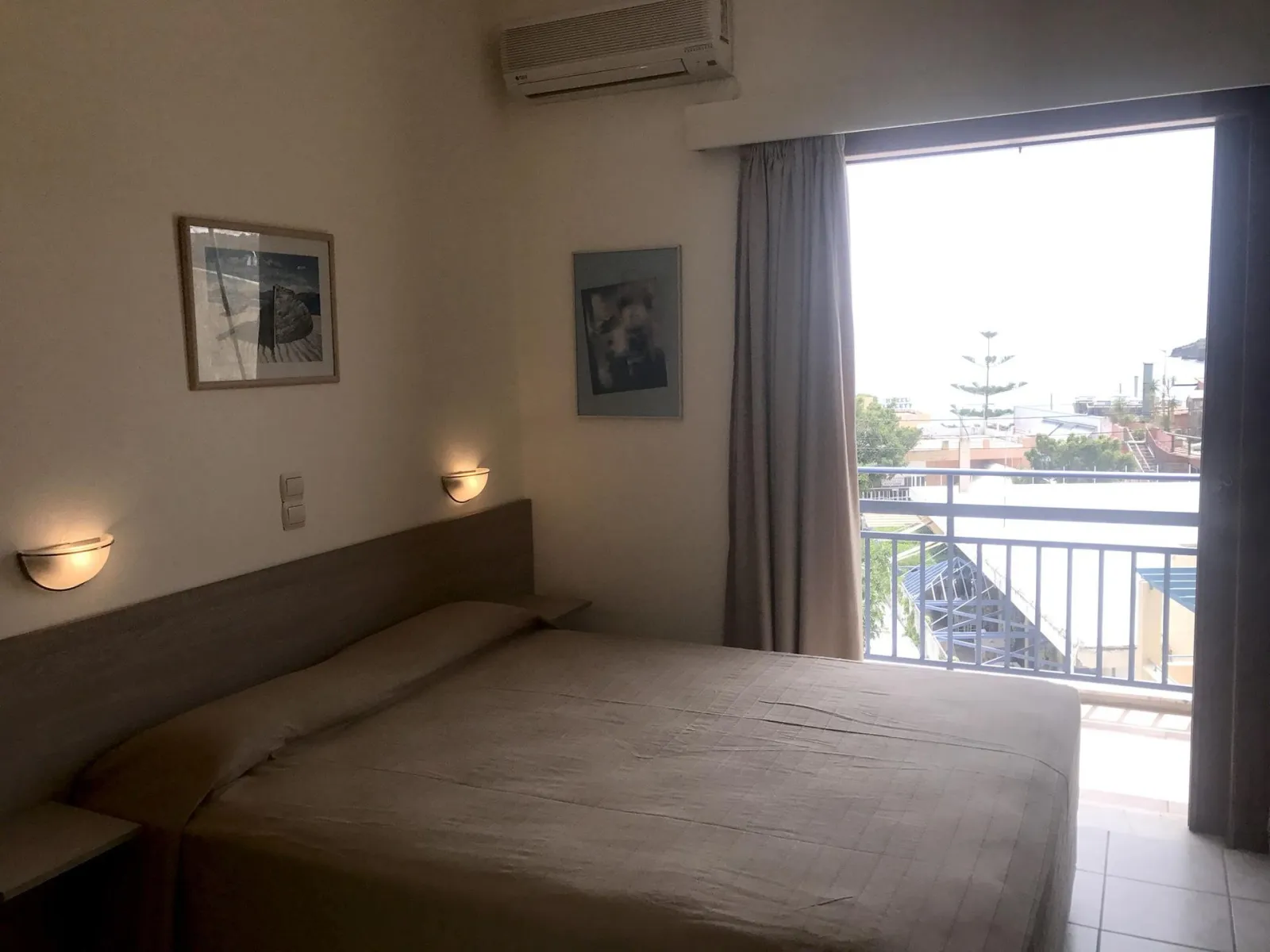 Karyatides Hotel Aegina