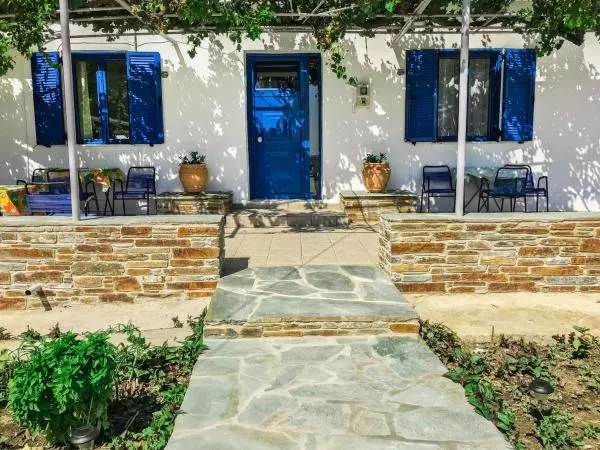 Katerina Beach Rooms Andros