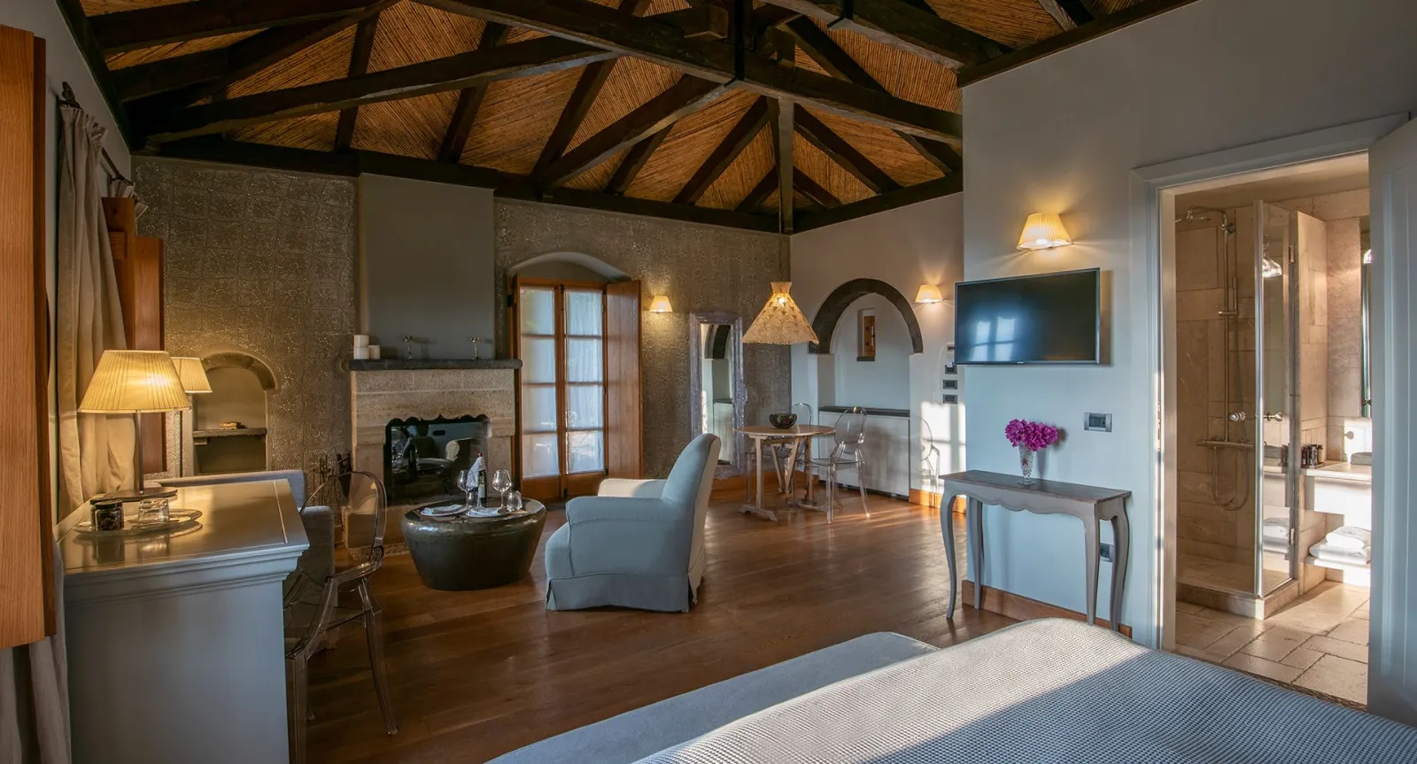 Kinsterna Suite