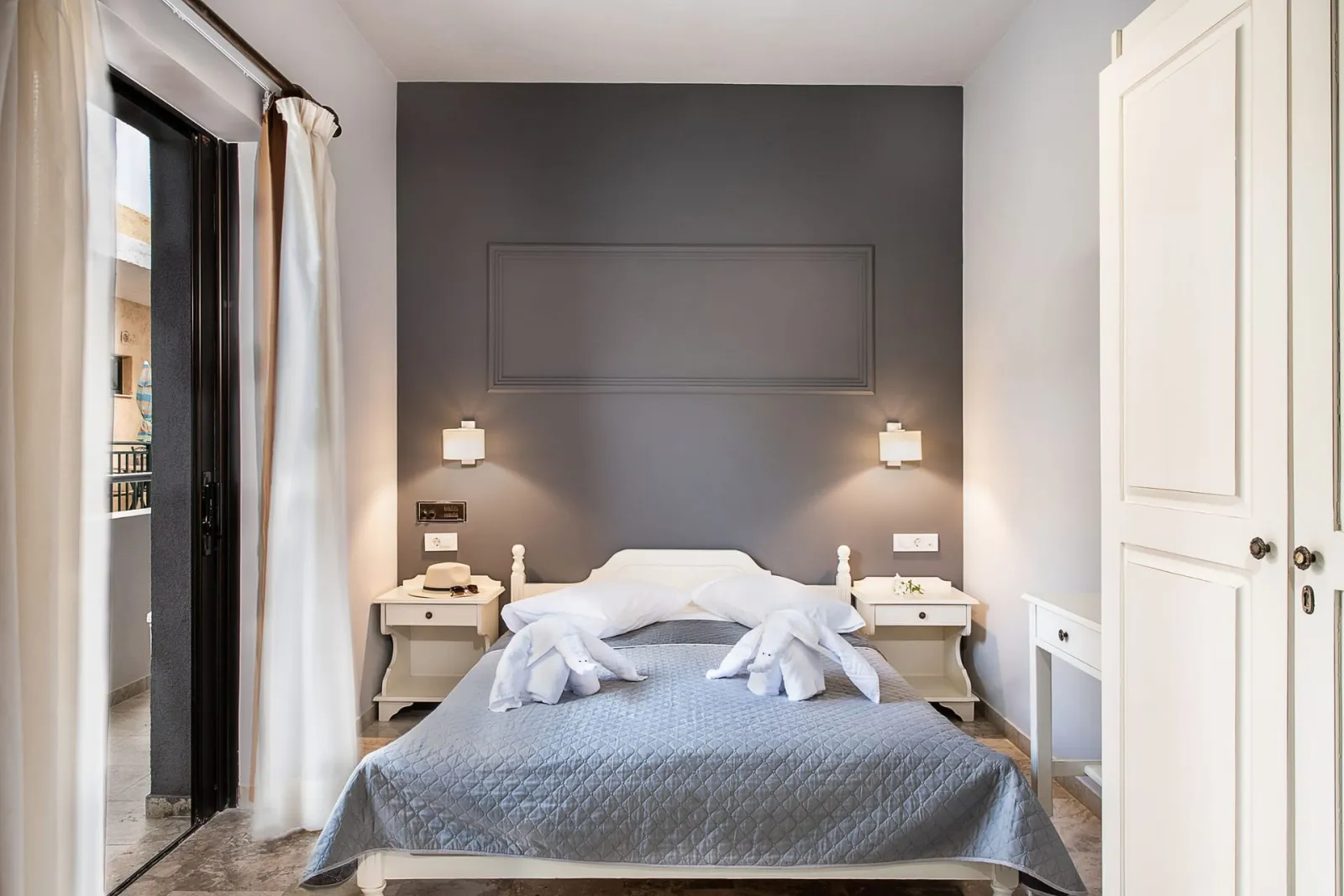 Lia Beachfront Apartments