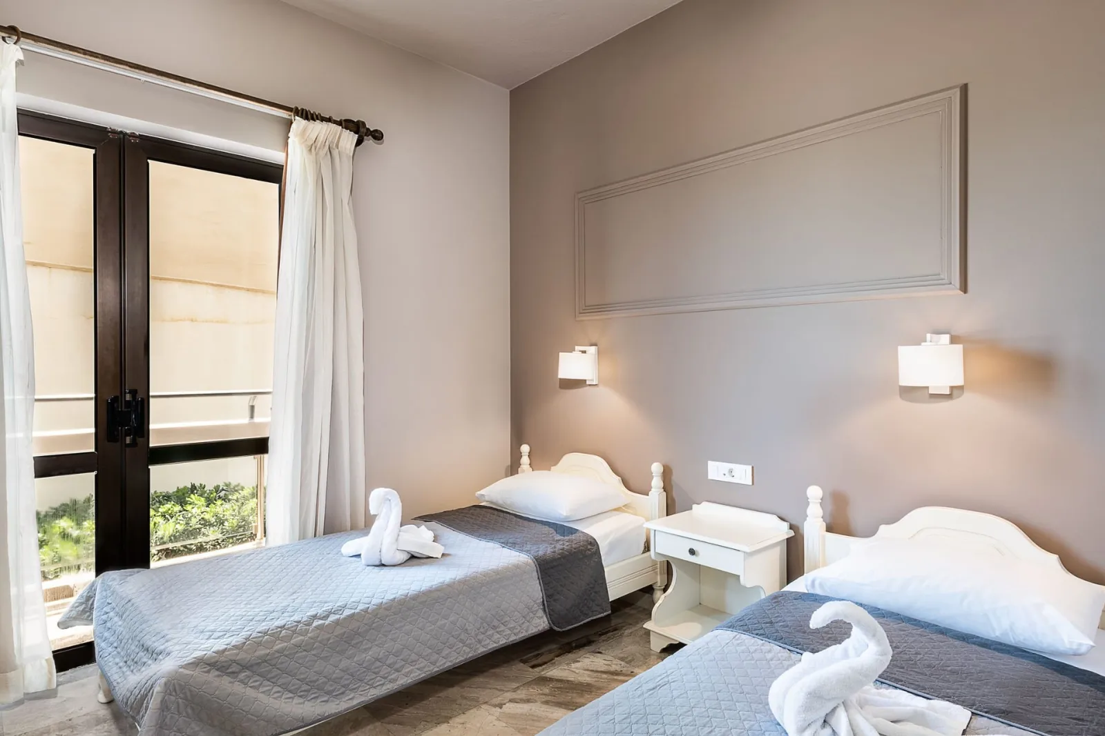 Lia Beachfront Apartments