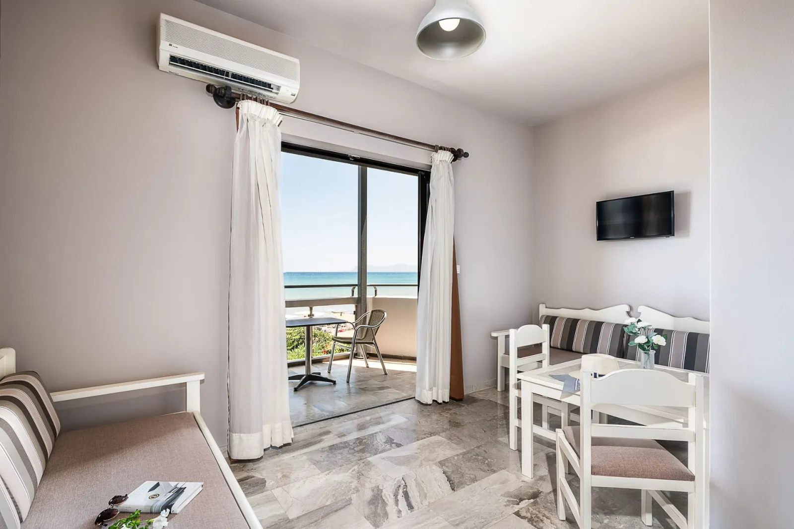 Lia Beachfront Apartments