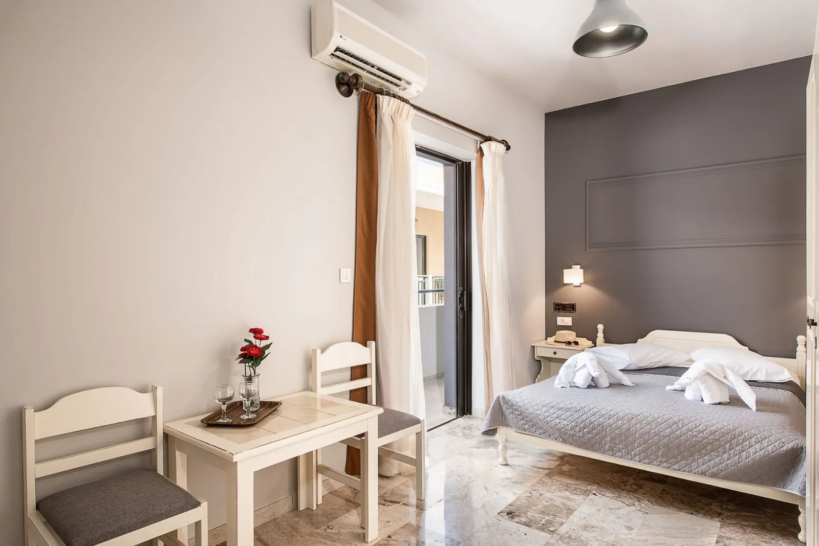 Lia Beachfront Apartments