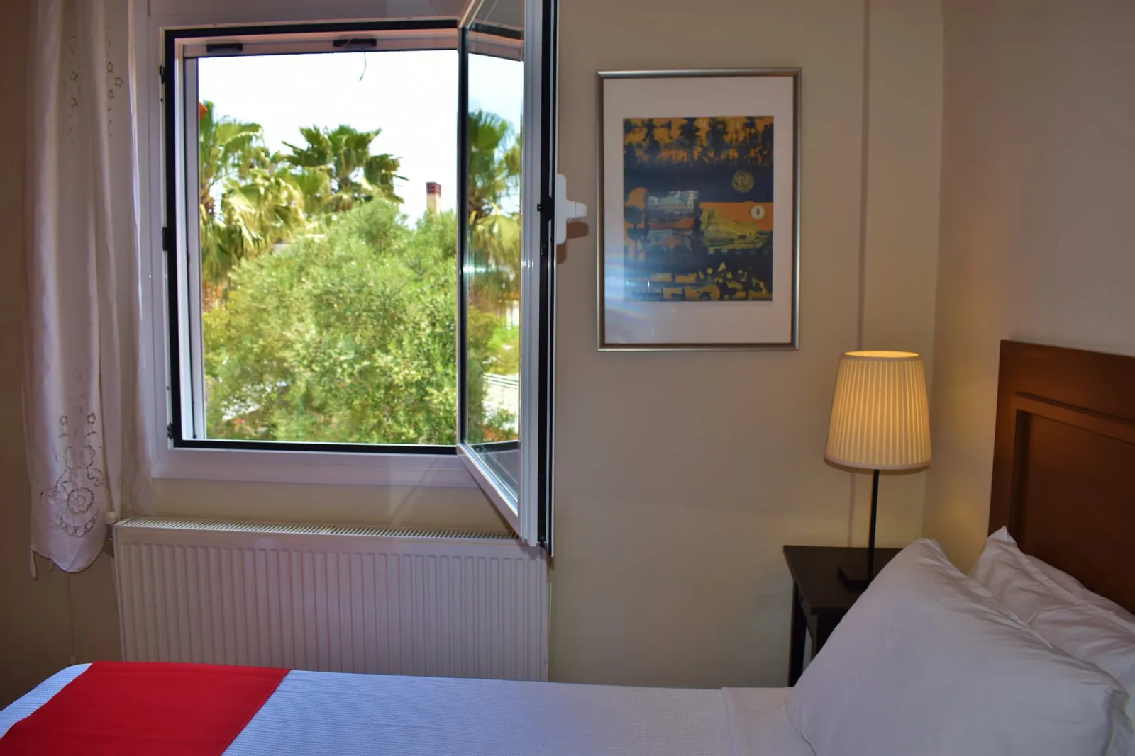 Second level-Double room in first floor with window to the garden.A/C.
