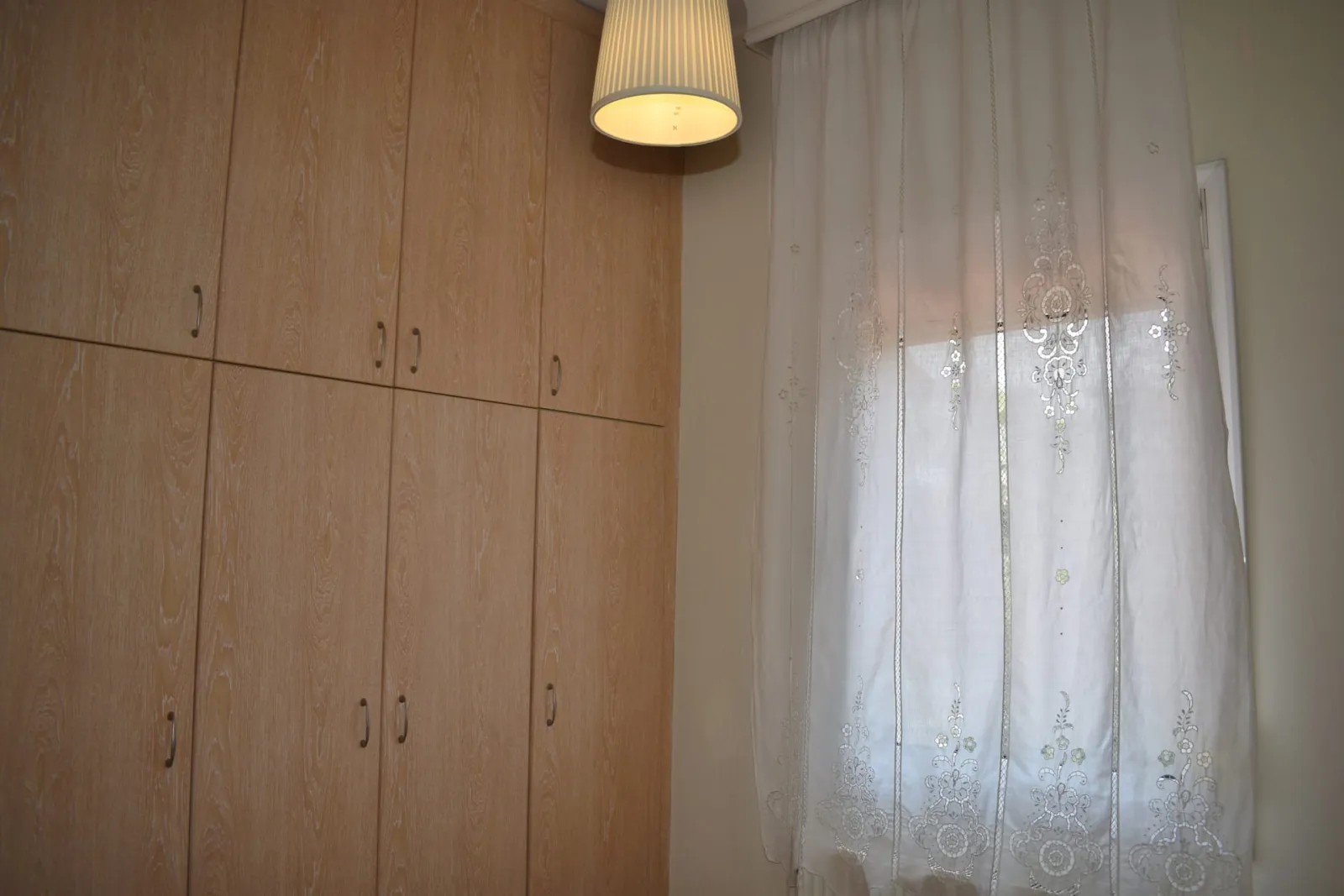 Second level-Double room in first floor with window to the garden.A/C.