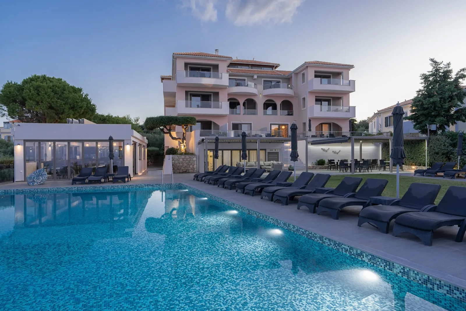 Kymothoe Elite Suites