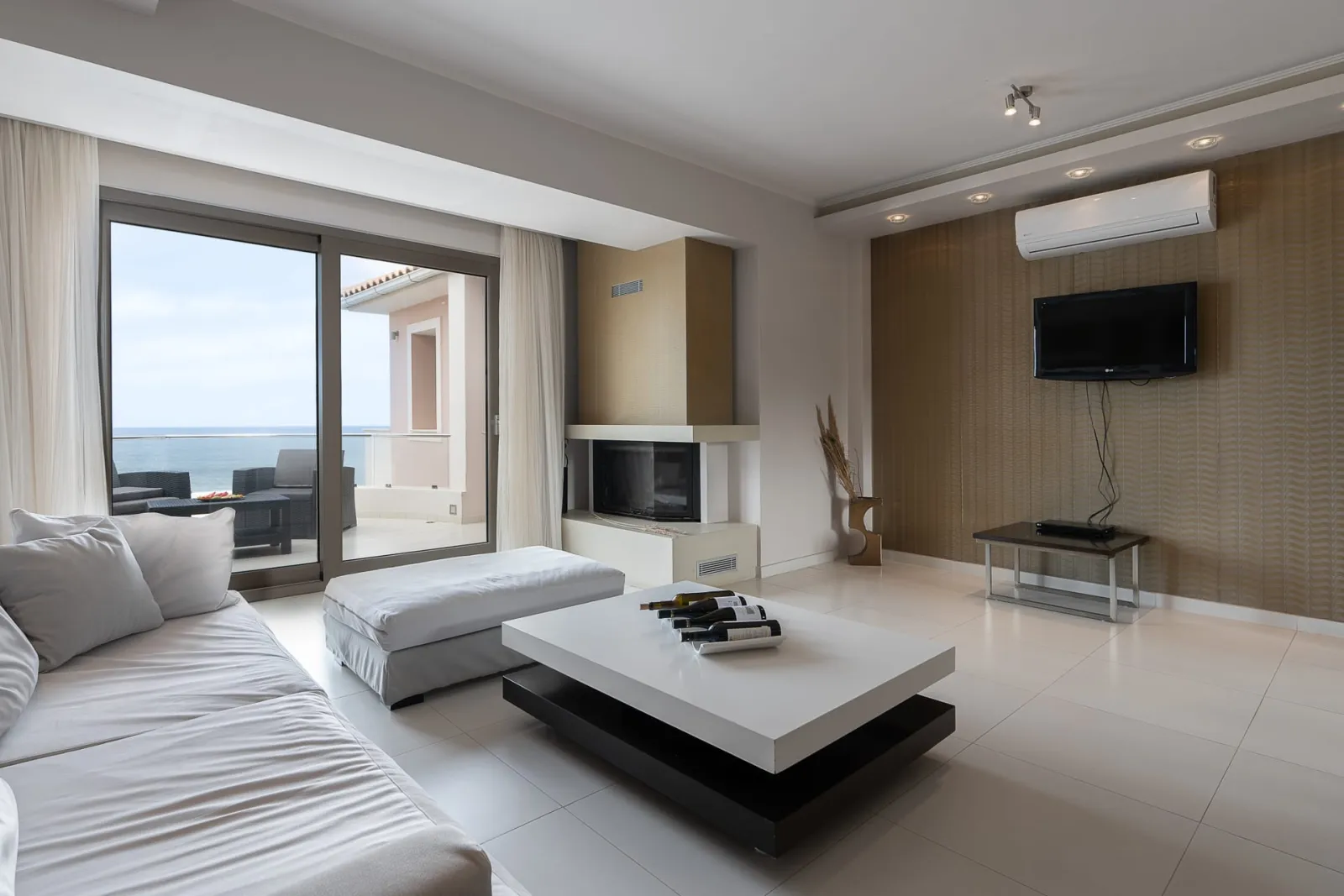 Kymothoe Elite Suites