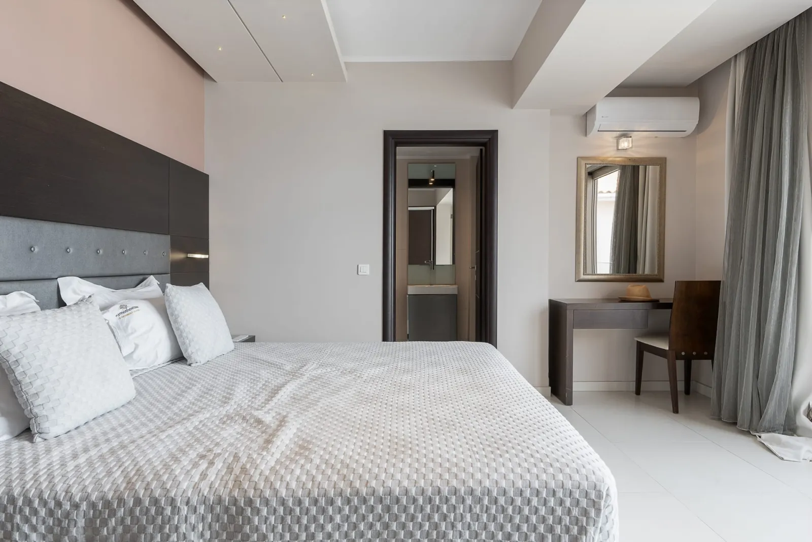 Kymothoe Elite Suites
