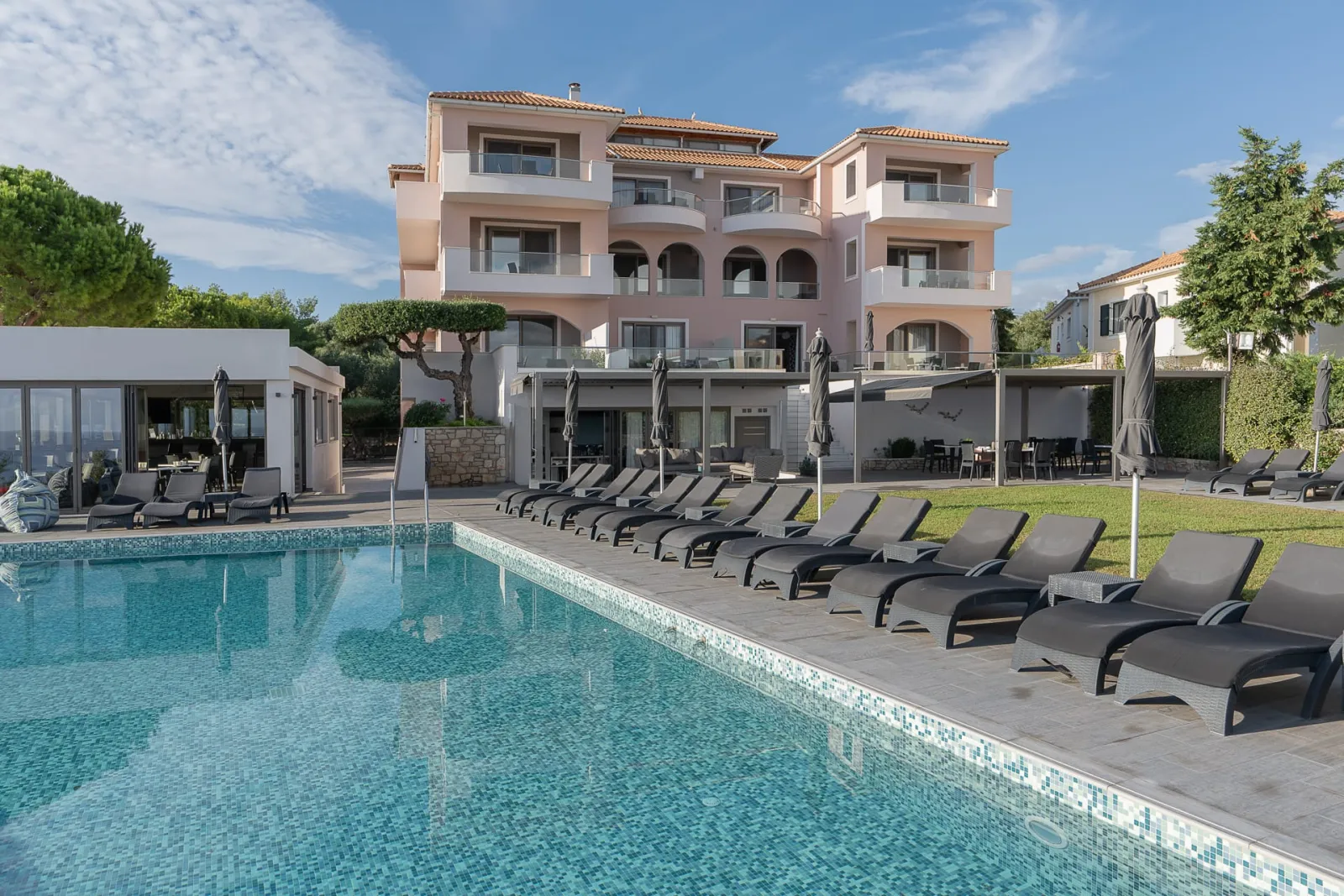 Kymothoe Elite Suites