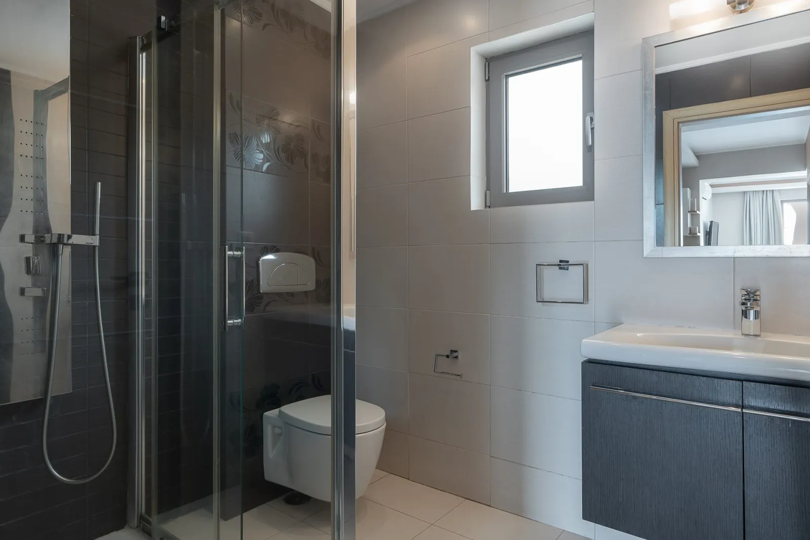 Kymothoe Elite Suites
