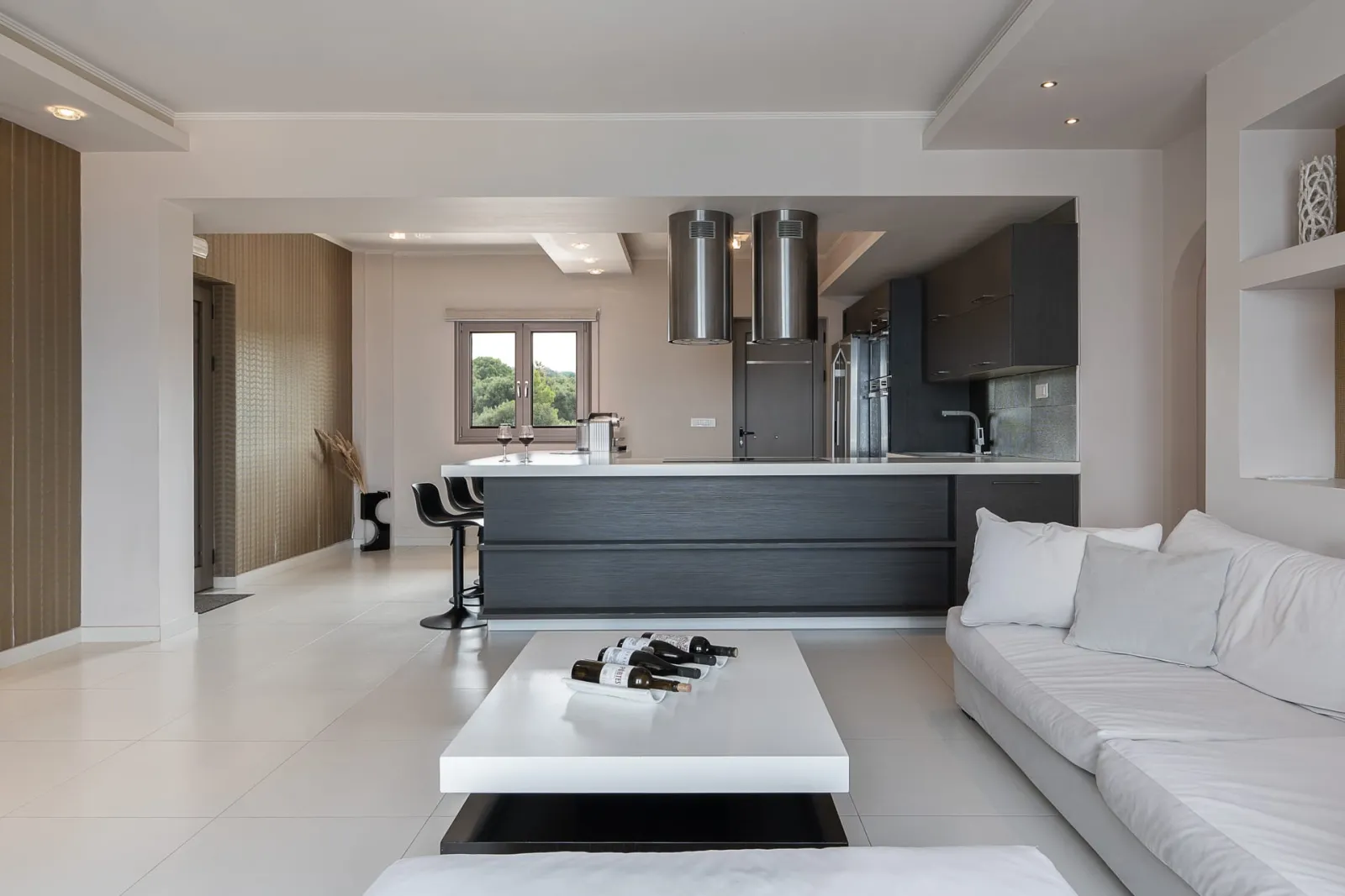 Kymothoe Elite Suites