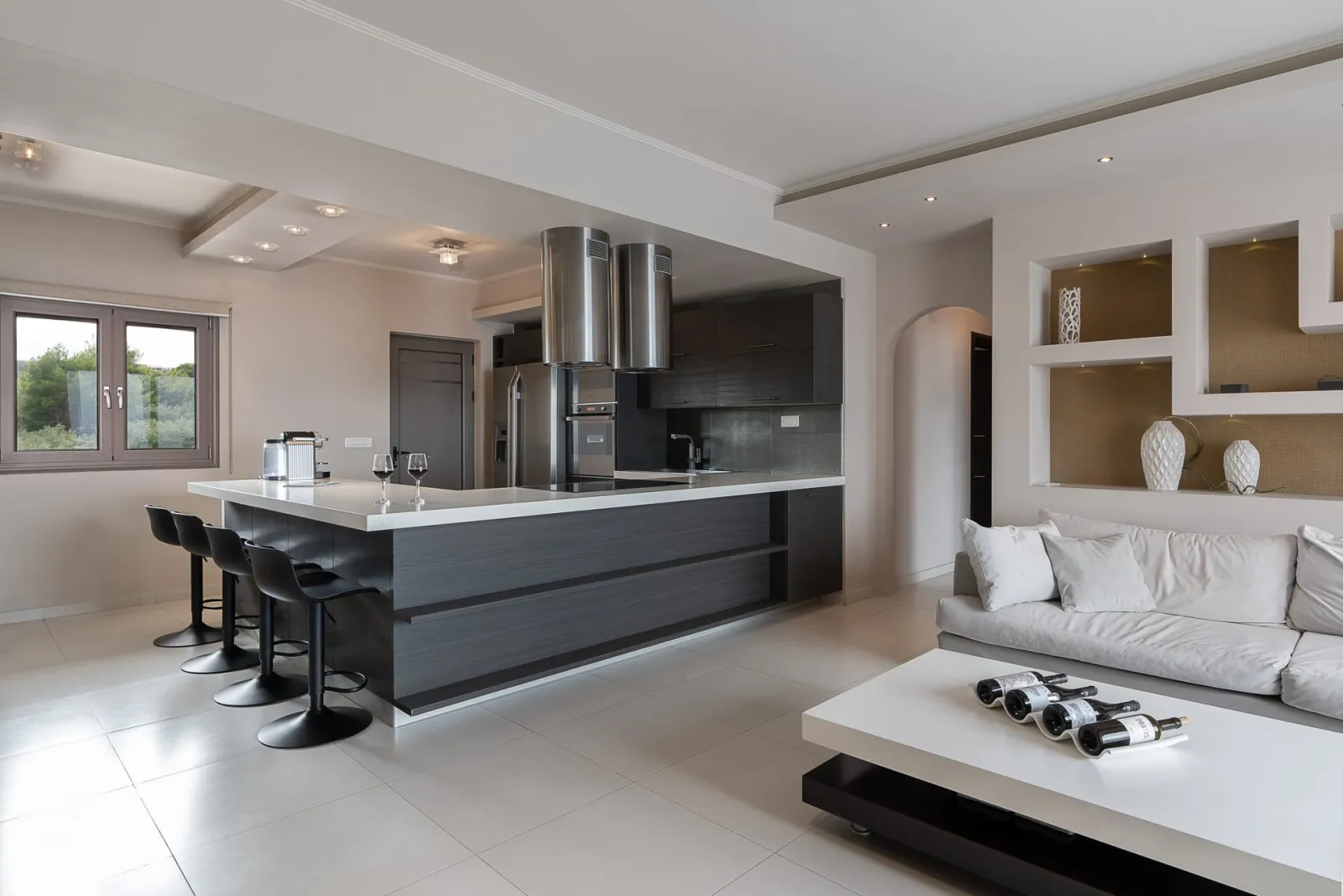 Kymothoe Elite Suites