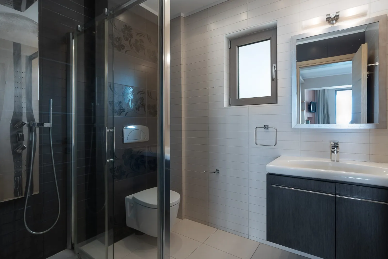 Kymothoe Elite Suites