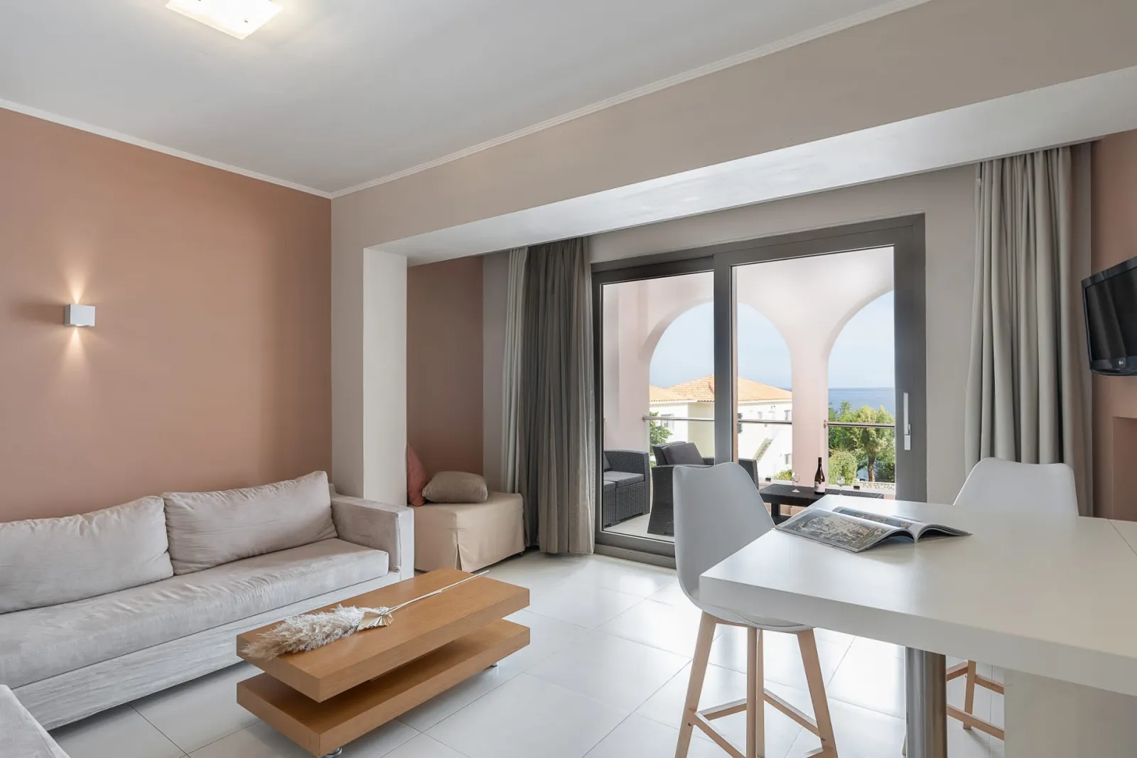Kymothoe Elite Suites
