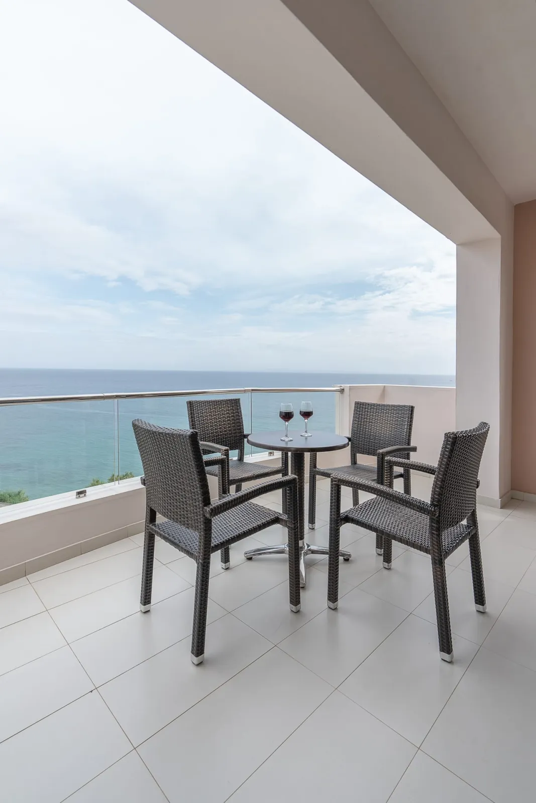 Kymothoe Elite Suites