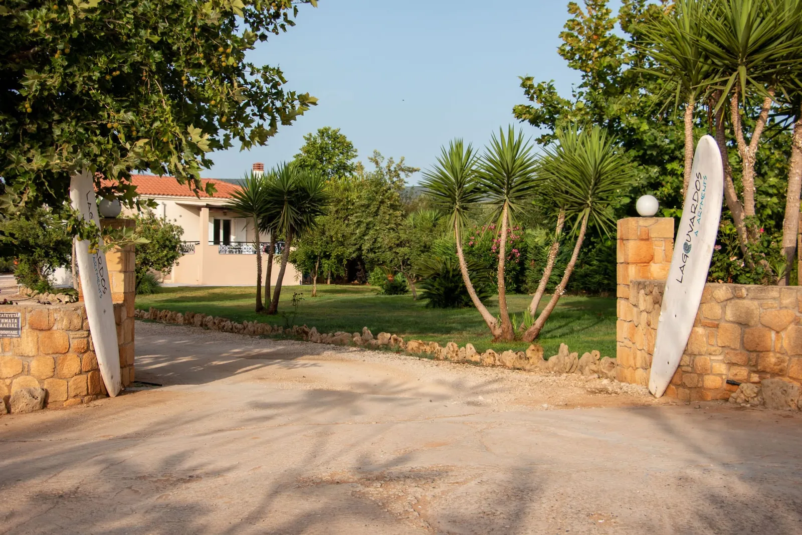 Lagouvardos Apartments Marathopoli