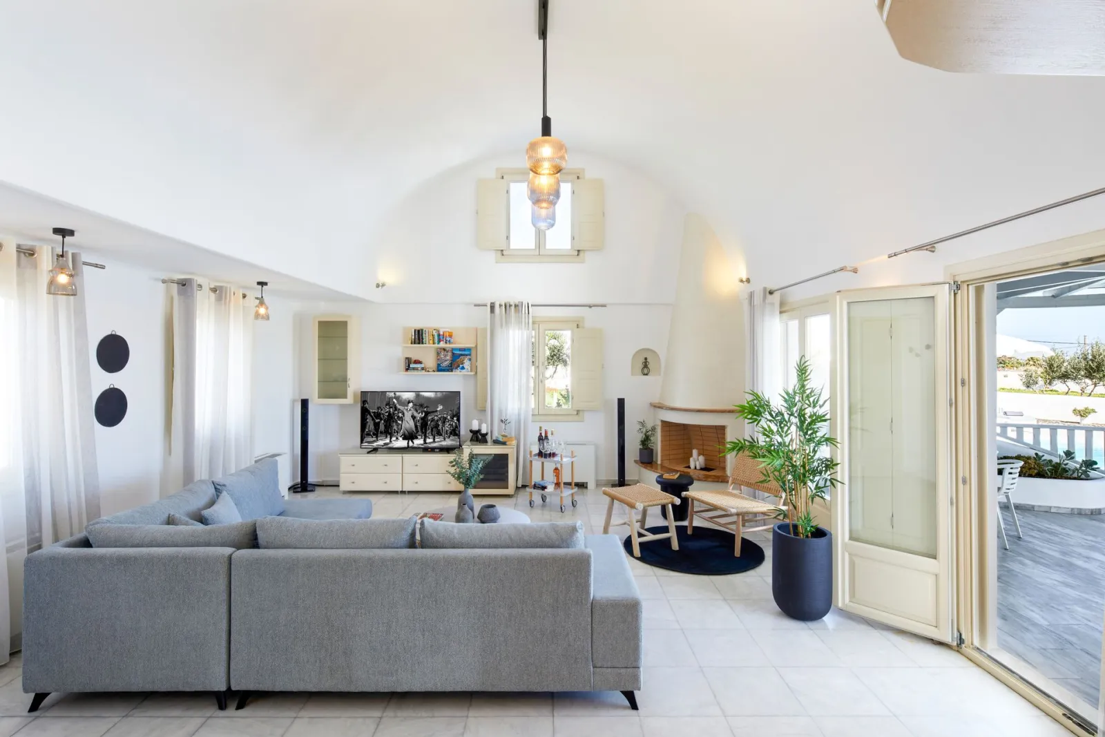 La Maison Luxurious Living