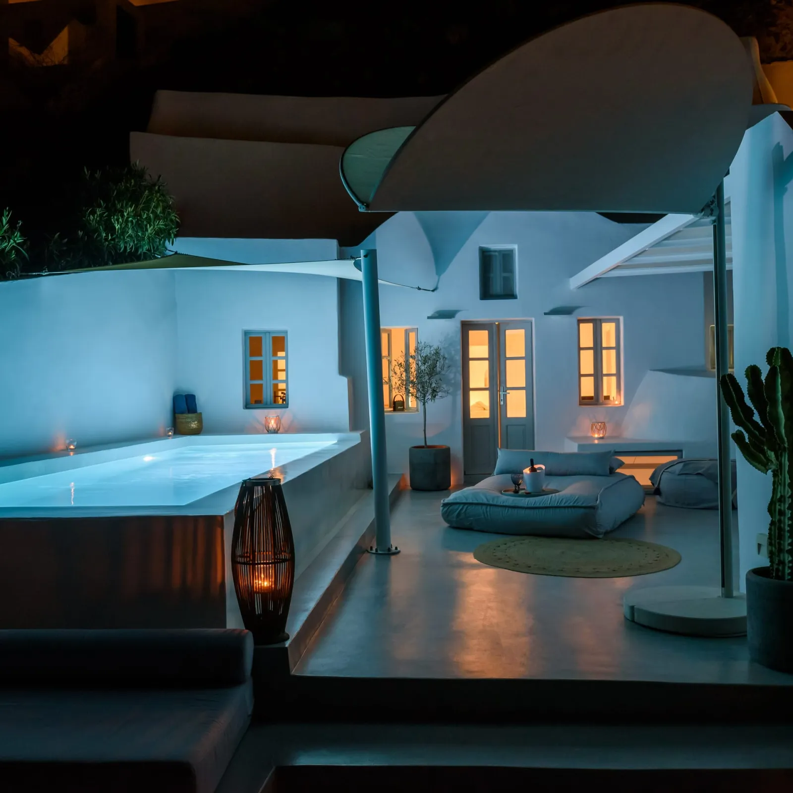 Lathouri Cave Villa - Spacious veranda with heated plunge pool