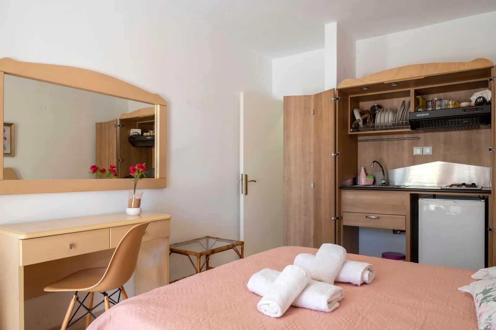 Leonardos Apartments
