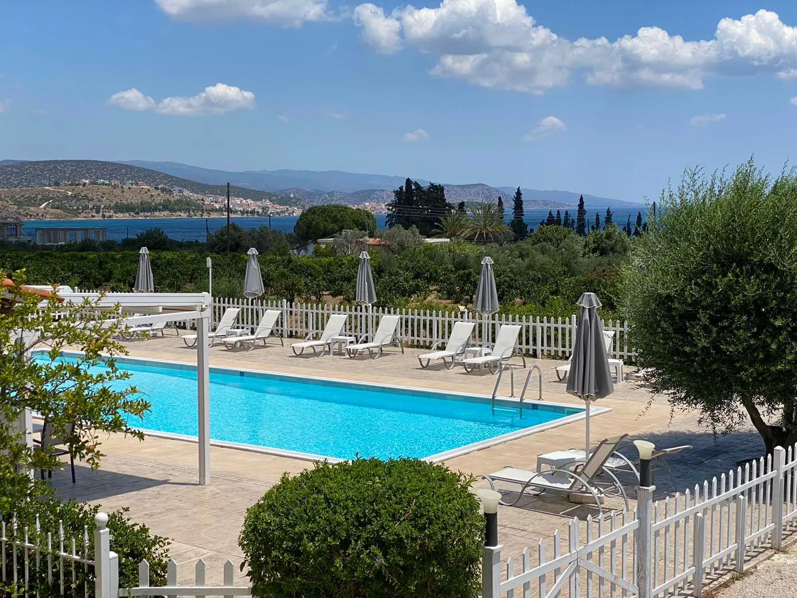 Leonidas Resort