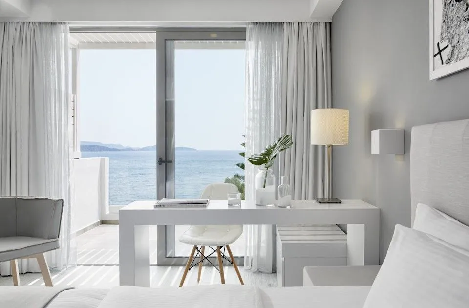 Lichnos Beach Hotel and Suites