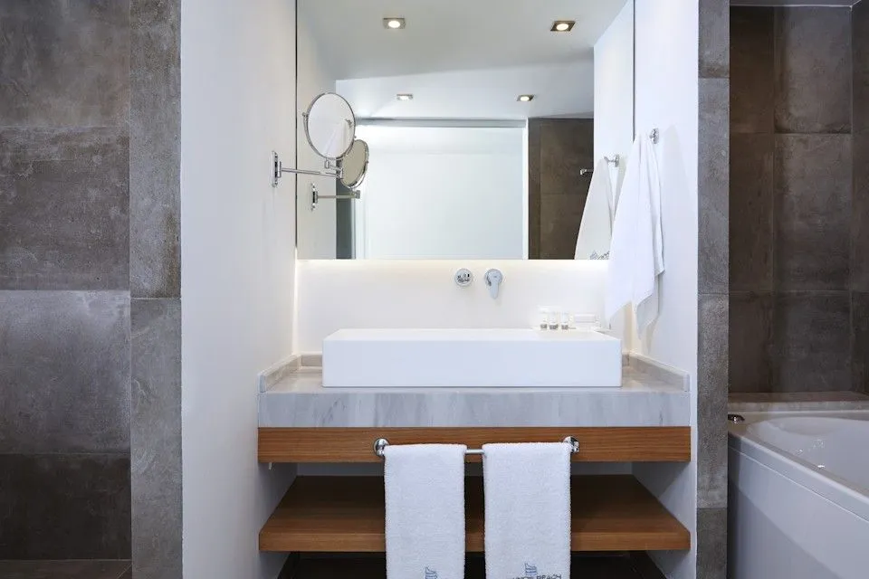 Lichnos Beach Hotel and Suites