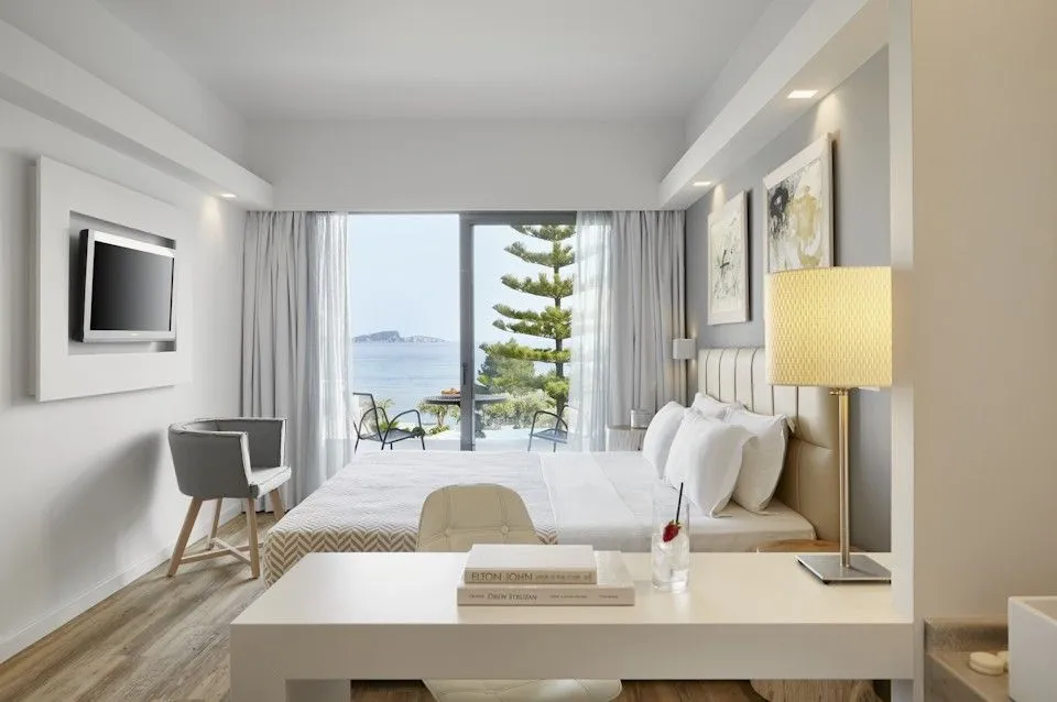 Lichnos Beach Hotel and Suites