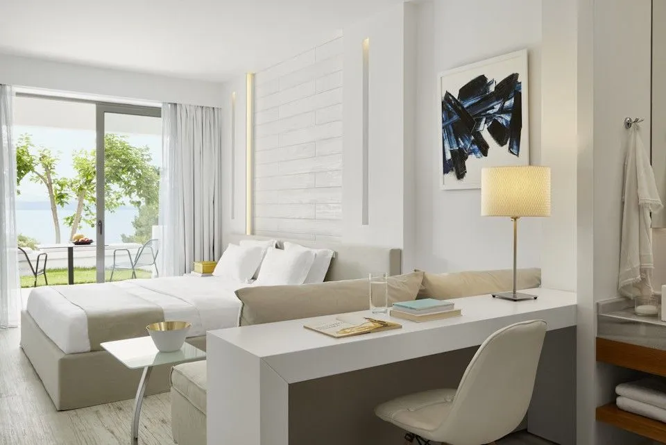 Lichnos Beach Hotel and Suites
