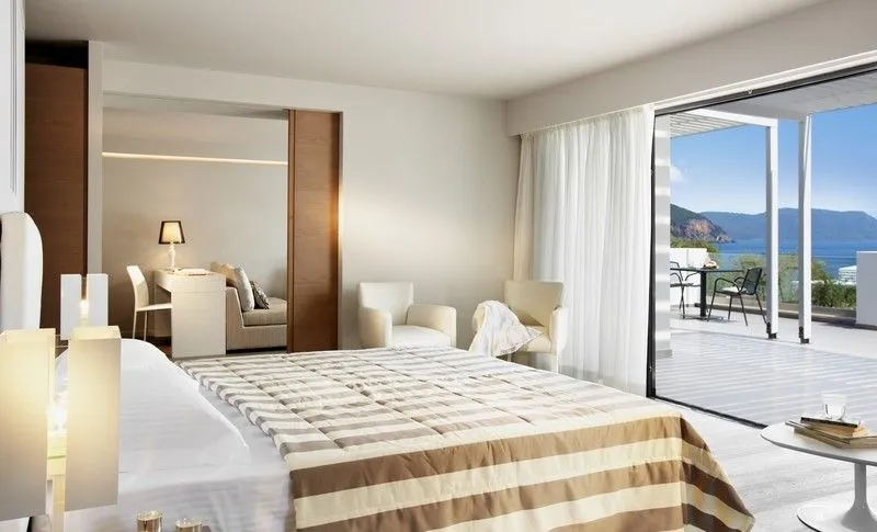 Lichnos Beach Hotel and Suites
