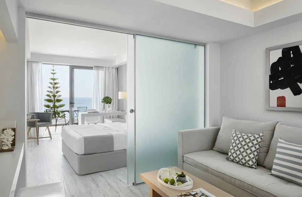 Lichnos Beach Hotel and Suites