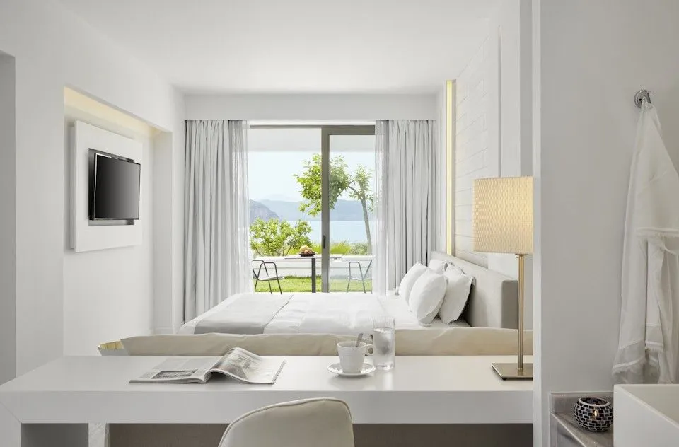 Lichnos Beach Hotel and Suites
