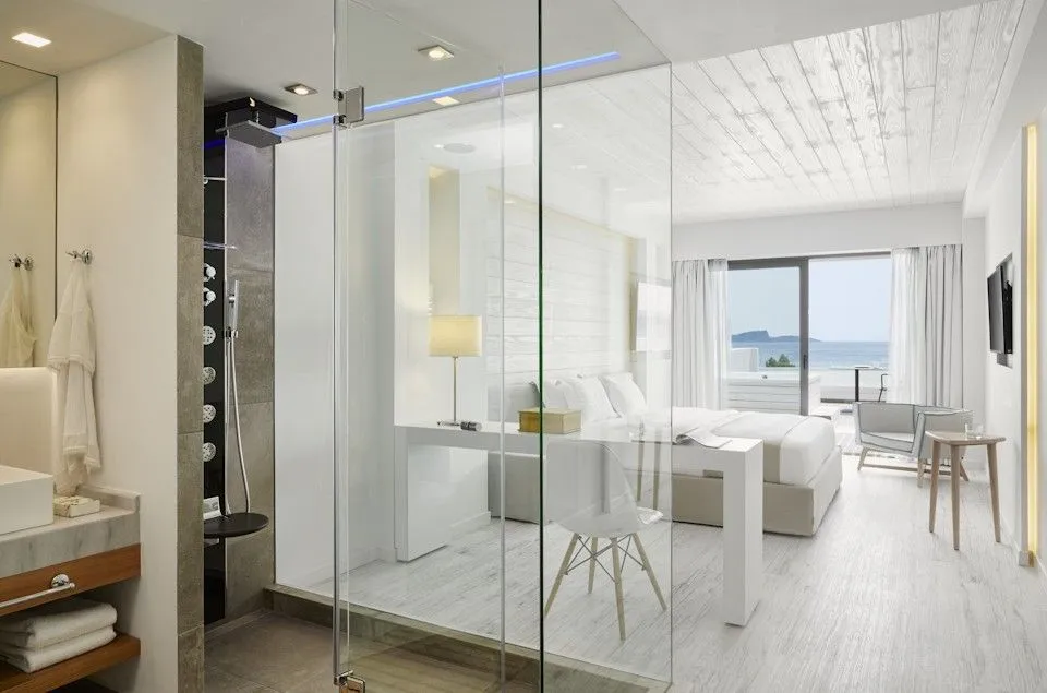 Lichnos Beach Hotel and Suites