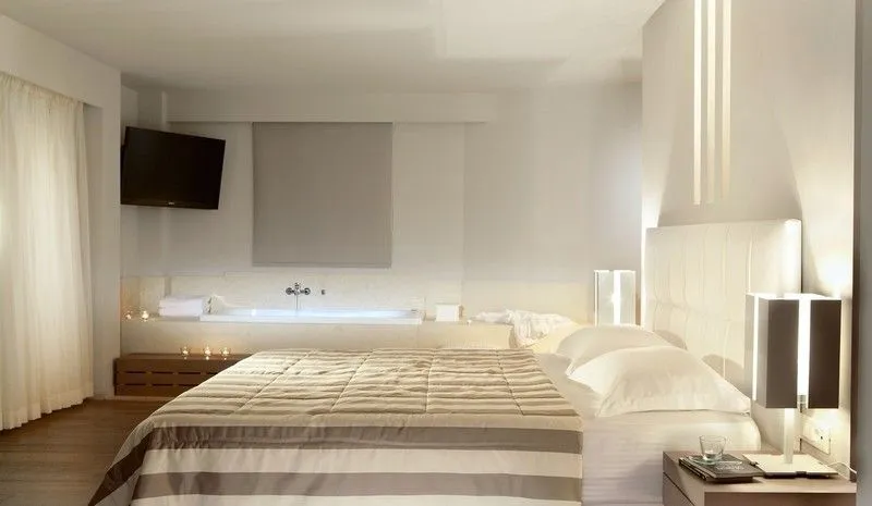 Lichnos Beach Hotel and Suites