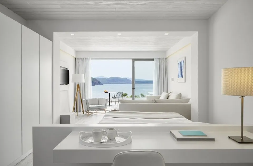 Lichnos Beach Hotel and Suites