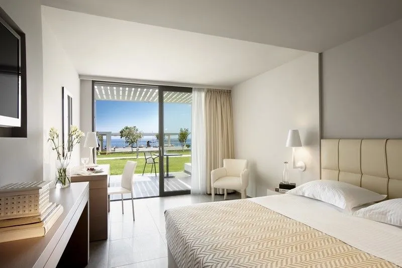 Lichnos Beach Hotel and Suites