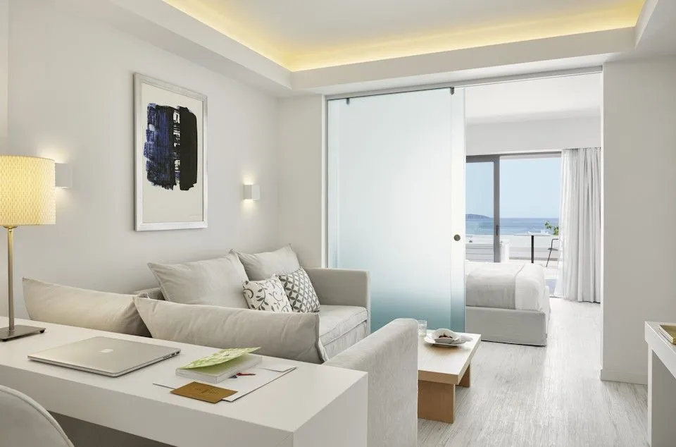 Lichnos Beach Hotel and Suites
