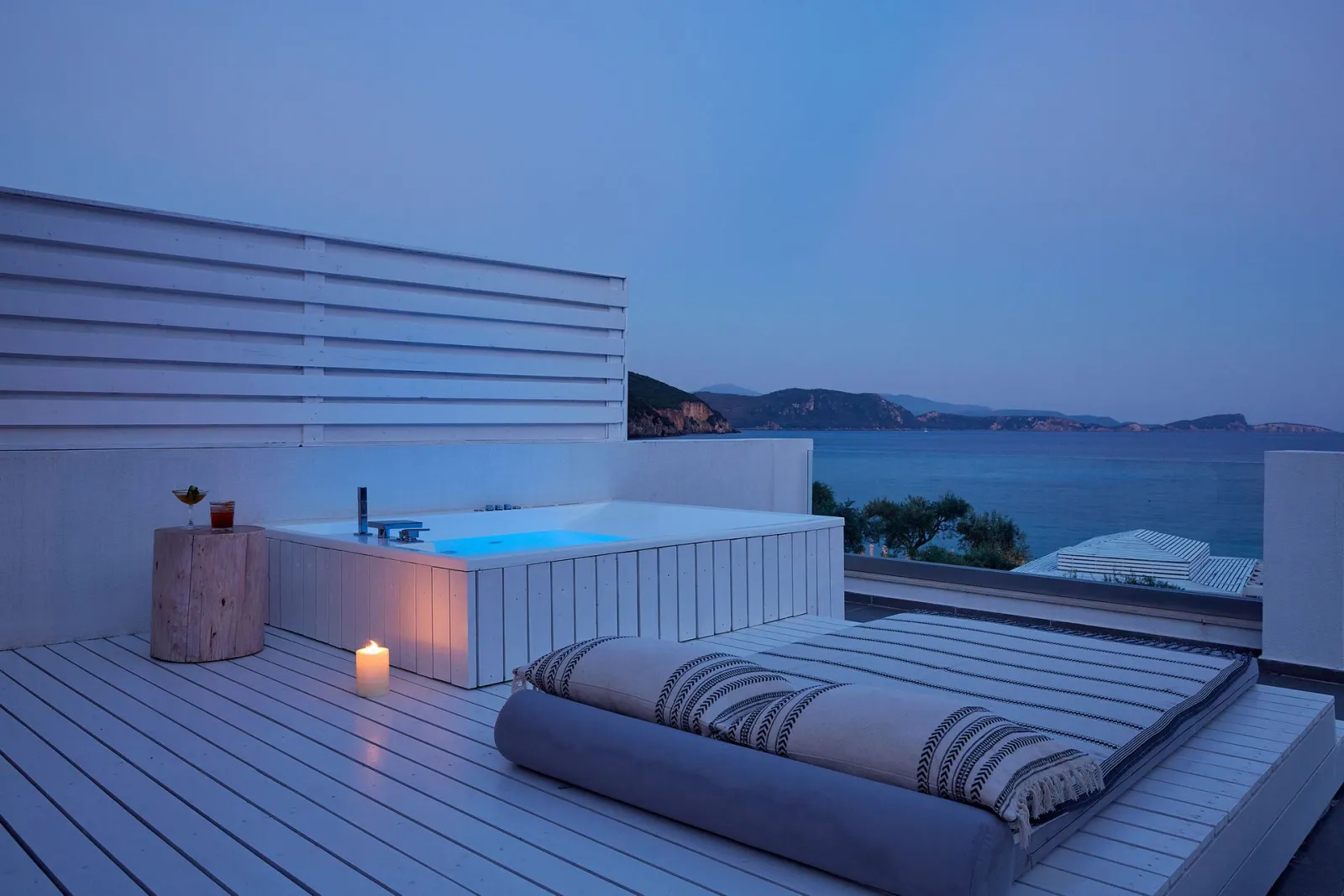 Lichnos Beach Hotel and Suites