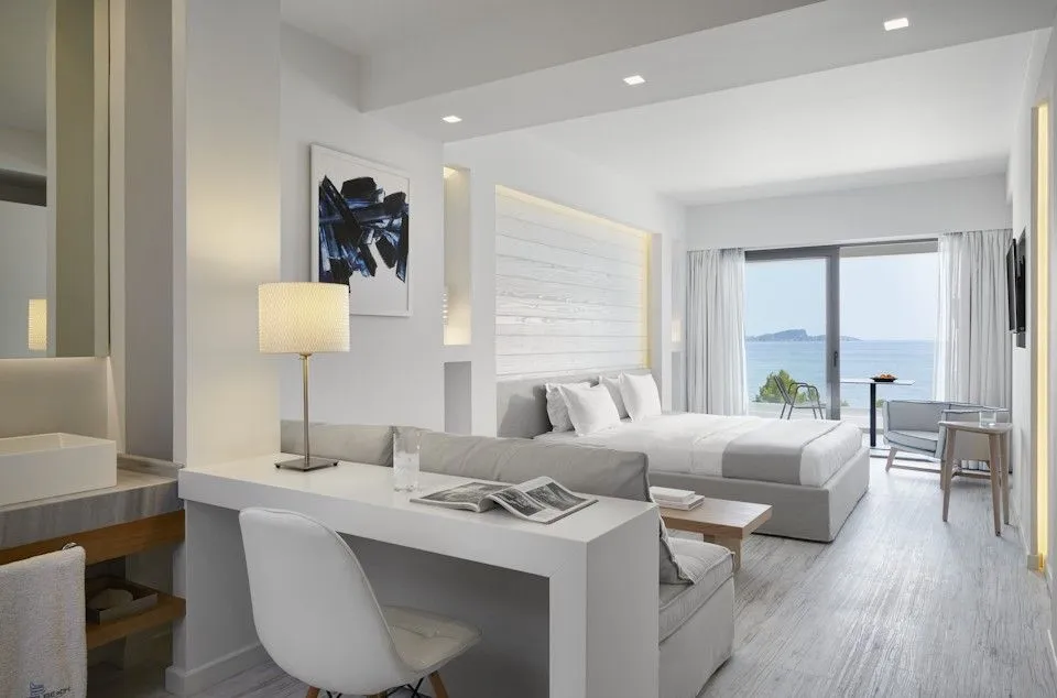 Lichnos Beach Hotel and Suites