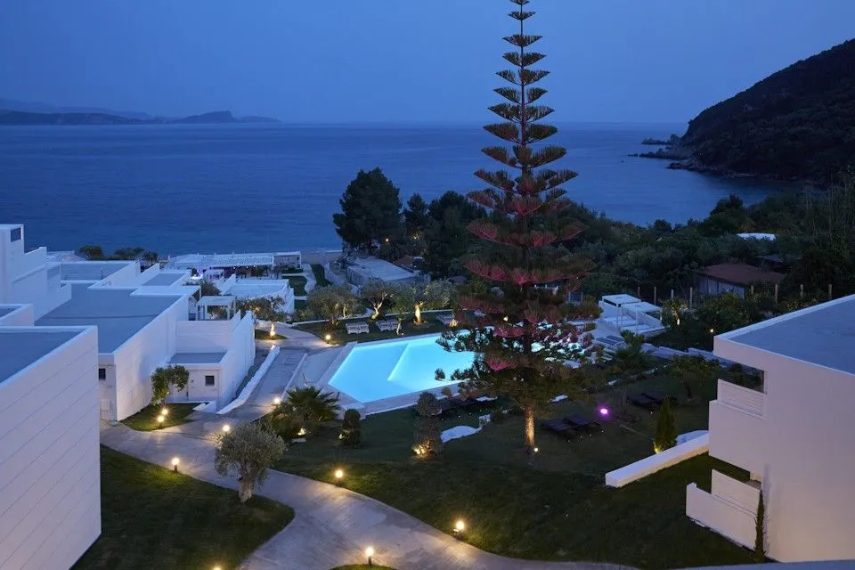 Lichnos Beach Hotel and Suites
