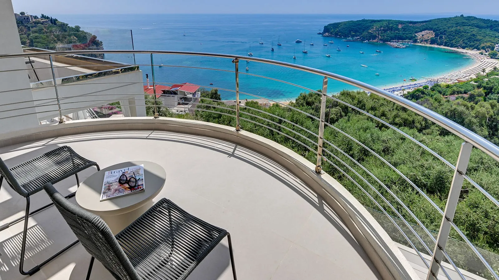 LIVINGHOME SUITES