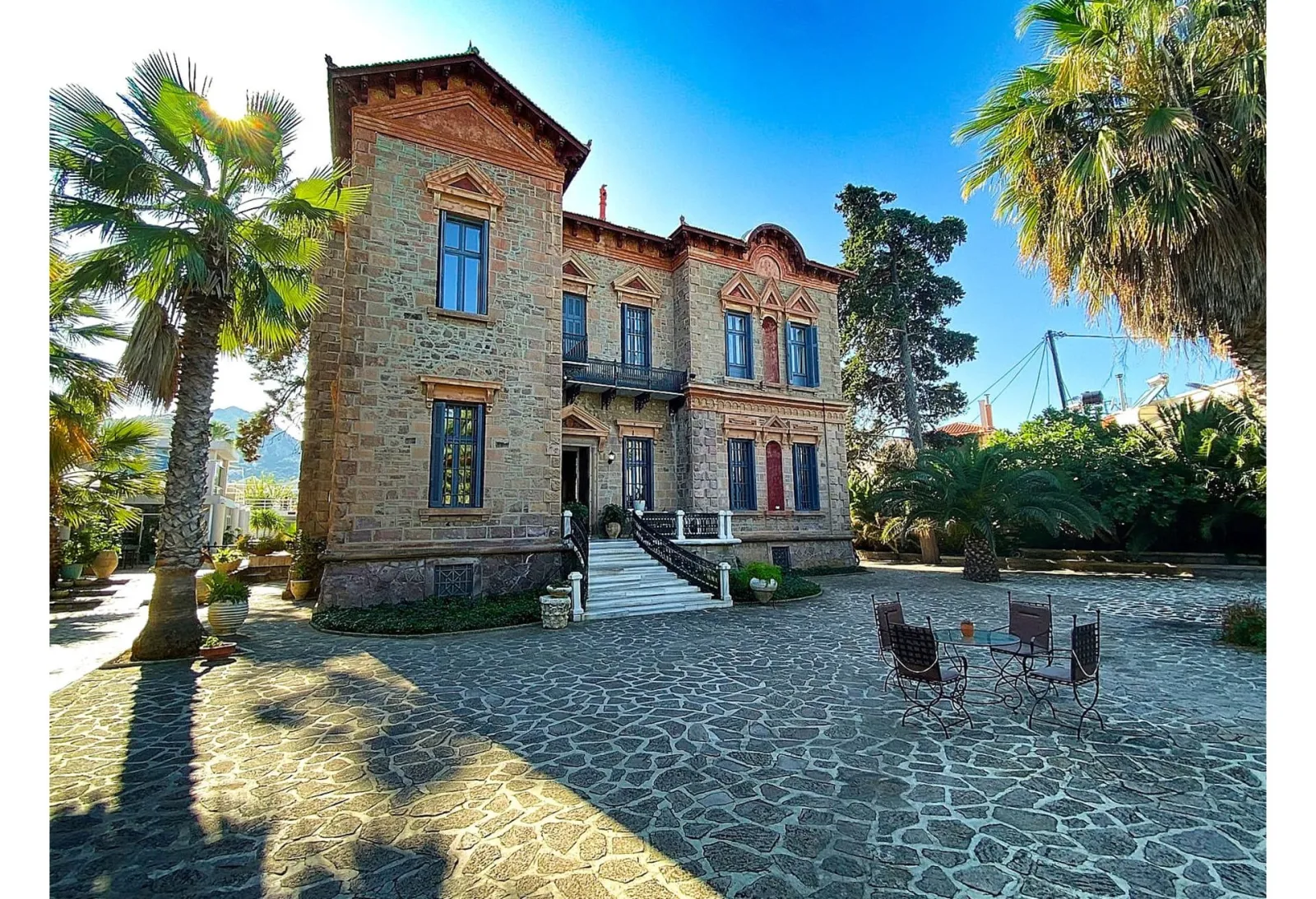 Loriet Hotel