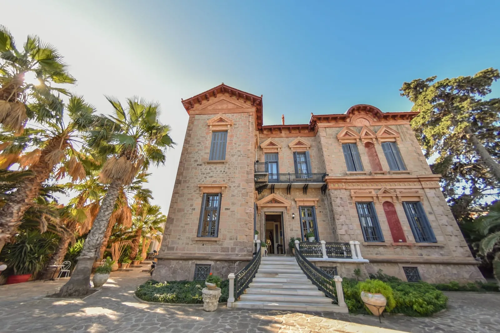 Loriet Hotel